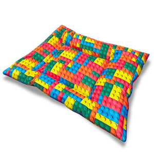 Cucha Cama para Mascota 100% Impermeable 66x50 cm Diseño Lego - SentiteBella.uy